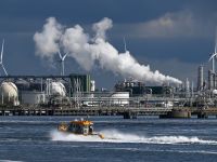 One killed, six injured in explosion at Rotterdam Port facility