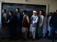 Afghan men line up to cast their vote at a polling centre for the country's legislative election in Mazar-i-Sharif on October 20, 2018.
FARSHAD USYAN / AFP