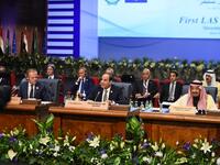 President of the European Council Donald Tusk (L) along with King Salman of Saudi Arabia (R) listen to Egyptian President Abdel Fattah al-Sisi (C) as he speaks during the opening of the first joint European Union and Arab League summit in the Egyptian Red Sea resort of Sharm el-Sheikh, on February 24, 2019. 
MOHAMED EL-SHAHED / AFP