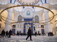Muslims worshippers arrive for morning prayers at the Camlica Mosque in Istanbul, which opened on March 7, 2019. 
Yasin AKGUL / AFP