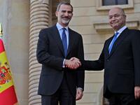 Iraqi President Barham Saleh (R) receives the King of Spain Felipe VI in the capital Baghdad on January 30, 2019. King Felipe visited special forces helping Iraq fight terrorists, during the first trip by a Spanish monarch to the war-ravaged country in four decades, a diplomat said.
AHMAD AL-RUBAYE / AFP