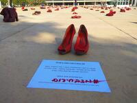 Installation of red shoes during a rally against domestic violence in the Israeli coastal city of Tel Aviv on December 4, 2018 (Twitter)