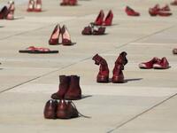 Installation of red shoes during a rally against domestic violence in the Israeli coastal city of Tel Aviv on December 4, 2018 (Twitter)