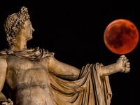 Ancient gods and goddesses appear to play with the ‘Blood Moon’ in Athens (Twitter, AFP)