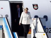 German Chancellor Angela Merkel arrives at Atatürk International Airport in Istanbul on October 27, 2018, to take part in the ''Four-way Istanbul summit on Syria''. (ISLAM YAKUT / POOL / AFP)