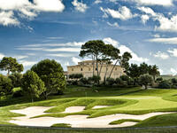 Golf Son Gual is widely accepted amongst the industry as one of the best golf courses on the island of Mallorca, well known for sporting and natural elegance. Surrounded by olive trees, wildflowers, and vineyards allow yourself to be captivated by the course’s true beauty and enjoy a relaxing day on the greens.