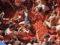 LA TOMATINA  (VALENCIA, SPAIN)
Launched way back in 1945, La Tomatina is one of the oldest festivals on our list. It’s also easily the messiest, coming off like the world’s biggest food fight (Twitter)