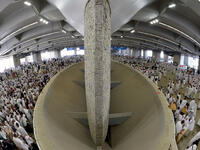stoning of satan pillar mecca hajj 