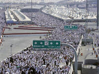 mecca hajj crowd of pilgrims