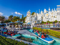 Disneyland Park contains  a lot of entertainment water games. (flickr.com)
