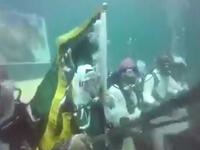 قرّر شُبّان سعوديون ابتكار طريقة خاصة بهم ومميزة للمشاركة بهذه الاحتفالات، فغاصوا إلى عمق 88 قدم في قاع البحر وأدوا رقصة "العرضة السعودية وهم يرتدون الزي السعودي التقليدي.