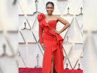 Jennifer Hudson chose a red hot gown by Elie Saab Couture