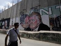 Depiction of Donald Trump kissing Netanyahu drawn on the security barrier in Bethlehem/AFP
