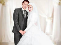 Mirhan Hussein who plays the role of a woman who wears hijab in the series 'Ayoub' also wore a wedding