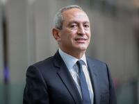 ناصف ساويرس: أحد أكبر رجال الأعمال المصريين، الرئيس التنفيذي لشركة أوراسكوم للصناعات الإنشائية، وقيمة ثروته 3.9 مليار دولار أمريكي.