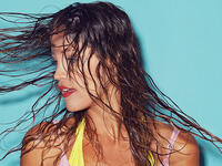 Another point to keep in mind for the ladies in order to not hang their heads in shame is not to venture out with wet hair! Indeed, wet hair indicates that you just showered, which in turn implies not only that you have good hygiene, but you probably just had sex. The horror!