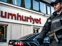 Turkey’s press freedom ends when one starts to investigate President Recep Tayyip Erdoğan. Questions such as: “Is there another story behind the coup attempt?” can land you in jail. The newspaper Cumhuriyet, critical of Erdogan, had many of its editorial staff arrested and its offices raided in 2016.