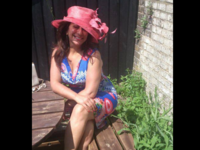 Even mamas keep it stylish! 