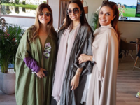 Abayas can be très chic too. 