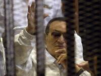 Hosni Mubarak waving