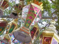 Ramadan lights: In countries like Egypt, lanterns are known to be a symbol of Ramadan. They are hung across the cities of Egypt, part
of an 800 year old tradition. While in Saudi Arabia, markets continue to operate uncharacteristically late. 