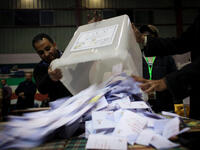 14-15 كانون الثاني:
يتوجّه المصريون إلى مراكز التصويت للاستفتاء على مشروع الدستور الذي كتبته لجنة من خمسين شخصا عينتهم الحكومة المؤقتة التي تشكلت بدعم من الجيش.
التصويت سيمهّد الطريق لانتخابات رئاسية وبرلمانية تتم لاحقاً خلال عام 2014.