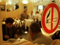 Arabs flout smoking bans in Europe and abroad