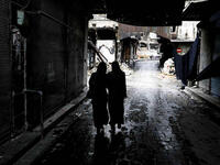 سيدتان في سوق حلب
