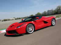 فيراري لافيراري (Ferrari LaFerrari) ويصل سعرها لنحو 1.420 مليون دولار.