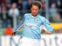 الإسباني جايزكا ميندييتا: انتقل من فالنسيا للاتسيو مقابل 42 مليون جنيه استرليني عام 2001، لاعب ميدلزبره السابق الذي اعتزل اللعب نهائياً عام 2008 وكان أحد أفضل لاعبي الوسط في العالم مع الخفافيش، إلا أنه فشل فشلاً ذريعاً في إيطاليا.