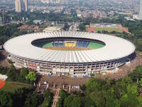 8- ملعب غيلورا بونغ كارنو في جاكارتا (إندونيسيا) بسعة 88,083 ألف متفرجاً.