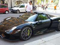 4- المهاجم السويدي زلاتان إبراهيموفيتش: بورشيه 918 سبايدر وسعرها 616.8 ألف جنيه استرليني