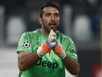 المركز التاسع: الحارس الإيطالي جيانلويجي بوفون (يوفنتوس) وحصد 8 نقاط.