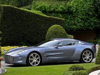 3- المهاجم الكاميروني سامويل إيتو: آستون مارتن ون-77 وسعرها مليون و250 ألف جنيه استرليني