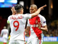 موناكو 3-1 بوروسيا دورتموند: أكد الثنائي كيليان مبابي وراداميل فالكاو أن تأهل فريق الإمارة الفرنسية لنصف النهائي كان مستحقاً بفضل هدفيهما الحاسمين قبل أن يضيف زميلهما فالير جيرمان الهدف الثالث.
