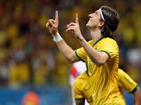 الظهير البرازيلي فيليبي لويس: انتقل من أتلتيكو مدريد إلى تشلسي عام 2014 مقابل 15.8 مليون جنيه