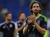 لاعب الوسط الويلزي جو آلين