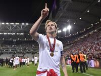 لاعب الوسط الكرواتي إيفان راكيتيتش (من شالكه إلى إشبيلية) عام 2011 مقابل 1.5 مليون يورو.