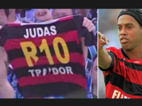 واجه رونالدينيو عبارات الاستهجان ووصف بالخائن من قبل جماهير غريميو الذي استهل مشواره الاحترافي معه بعدما قرر الانتقال إلى الغريم فلامينغو في فترة لاحقة من مسيرته.