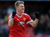 لاعب الوسط الألماني باستيان شفاينشتايغر: لم يمنح مورينيو نجم المانشافت أي فرصة منذ توليه الإشراف على مانشستر يونايتد الصيف الماضي إذ أرسله إلى فريق الشياطين الحمر الرديف سريعاً في إشارة واضحة منه حتى يبحث أسطورة بايرن ميونخ عن وجهة أخرى.