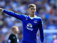 المدافع الإنجليزي جون ستونز (إيفرتون) - الناديان المهتمان: تشلسي ومانشستر سيتي. القيمة المتوقعة للصفقة: 48 مليون يورو.