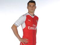 6- لاعب الوسط السويسري غرانيت تشاكا: من بوروسيا مونشنغلادباخ إلى آرسنال مقابل 45 مليون يورو