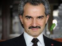 الأمير الوليد بن طلال آل سعود: رجل أعمال سعودي يعد من أكبر المستثمرين في العالم، يشارك في قطاعات استثمارية متباينة تتقدمها الفنادق العالمية، وقطاع الإعلام واستثمارات في القطاع التقني، قيمة ثروته 17.4 مليار دولار أمريكي.