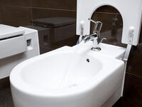 Religious mentors had their disagreements on the use of “shattaf,” or bidet, after using the restroom. Some said it’s OK to use it while others said water going into your anus would break your fast. (Shutterstock)