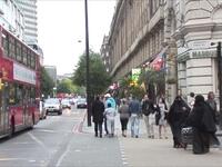 وجه أحد العنصريين شتائم تجاه الفتاة مسلمة  تدعى يارا ترتدي حجابا في احدى محطات لندن قائلاً  " أنتِ إرهابية وحثالة، والمسلمون مسؤولون عن قتل الضحايا في هجمات باريس". وقام شاب بيرطاني بالدفاع عن الفتاة عندما حاول العنصري الاعتداء عليها.