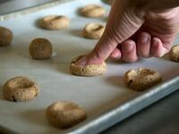 الافراط في تناول الحلويات في رمضان، وكعك العيد بعد رمضان، ستجعل جسم الانسان معتاداً على هذه الكمية من السكريات المضرة بالجسم.