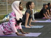 قلة الحركة هي أحدى المشاكل المنتشرة بين الناس، حيث اعتادوا في رمضان على حركة قليلة بل معدومة في بعض الأحيان، وايقاف الذهاب إلى النوادي الرياضية، لتصبح العودة إلى حياة رياضية صحية منهكة جداً وهذه إحدى مسببات زيادة الوزن.