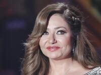 ليلى علوي: لعبت العديد من الأدوار كأم وحين جسدت الأخت في فلم "حب البنات" أدته بدور الأمومة ذات طابع الحنية والمسؤولية، إلا أنها في الواقع لم يقدر لها الإنجاب، وقامت بتبني طفل.
