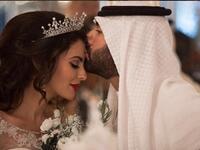 مريم حسين وفيصل الفيصل: 
في سبتمبر فاجأت مريم حسين متابعيها عبر وسائل التواصل الاجتماعي المختلفة بخبر زفافها لعارض الأزياء السعودي فيصل الفيصل بحفل اقتصر عليهما والمصور.