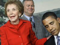 نانسي ريغان:
توفيت السيدة الأمريكية الأولى في 6 مارس/آذار، زوجة الرئيس الأمريكي رونالد ريغان أعظم قصة حب في تاريخ الرئاسة دامت 52 عامًا.